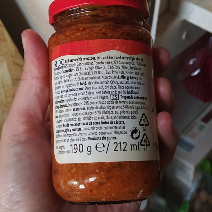 photo of Vemondo Vegan pesto rosso shared by @magara on  30 Jul 2021 - review