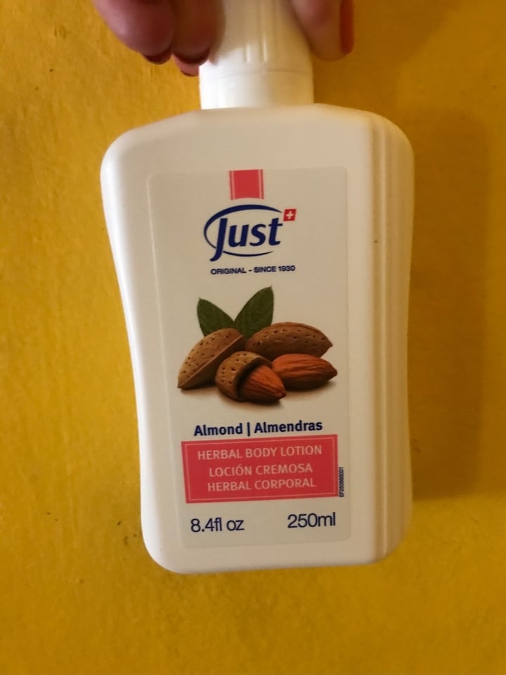 review photo of Swiss Just Loción Cremosa De Almendras shared by @mamiagus on 25 Jan 2020 - review