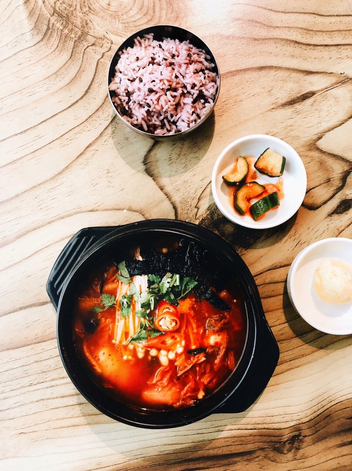 photo of The Boneless Kitchen Kimchi Jjigae (Spicy and Sour Kimchi Stew) shared by @consciouscookieee on  06 Jun 2019 - review