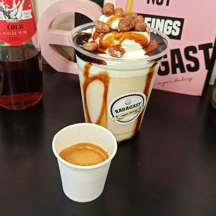 photo of Radagast Vegan Bakery Milkshake Arachidi e Caramello shared by @nikolaus on  05 Sep 2021 - review
