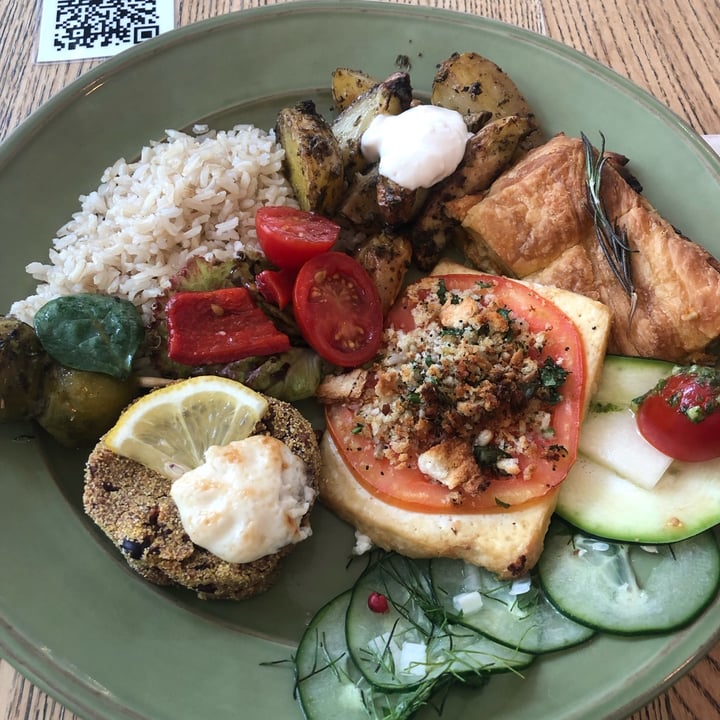 photo of DaTerra Baixa All you can eat buffet shared by @veganmazza on  27 Nov 2022 - review