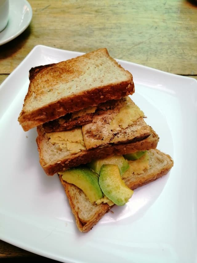Photo of the dish “Sanduche de tofu y aguacate”