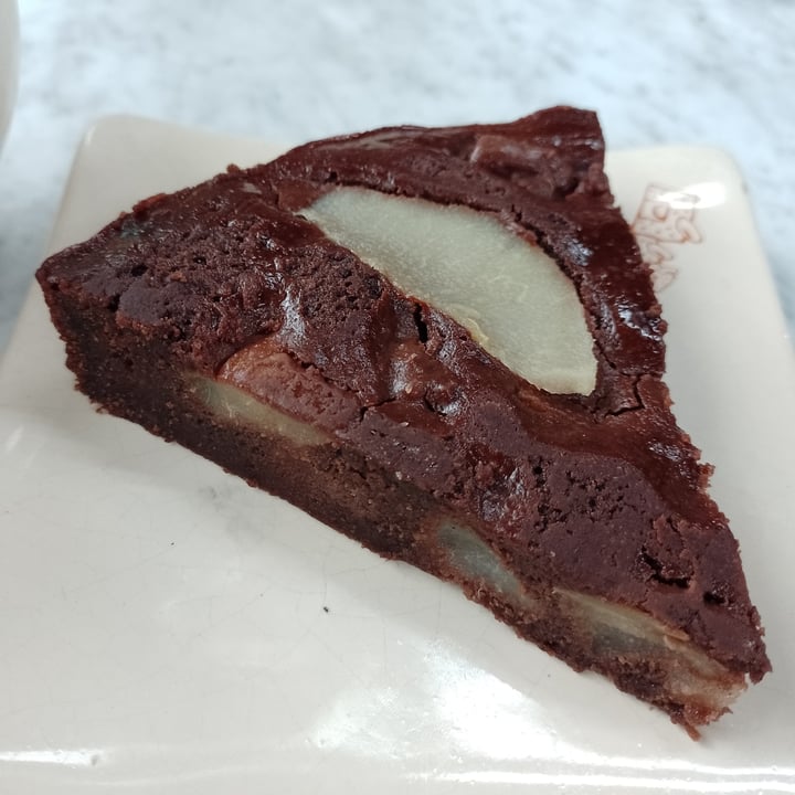 photo of Le Pain Quotidien Torta de cacao, peras y banana shared by @belenvegan on  08 Apr 2022 - review