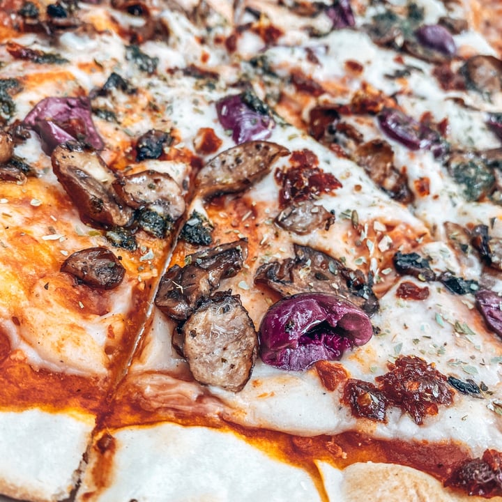 photo of Li-o-La Oolala Pizza shared by @theleafeaters on  30 Apr 2021 - review