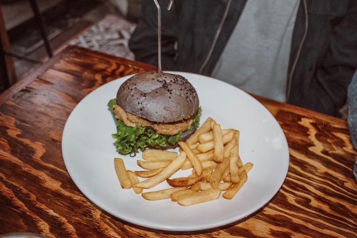 photo of Vegamo MX Falafel Burger shared by @proteccionplaneta on  13 Dec 2019 - review