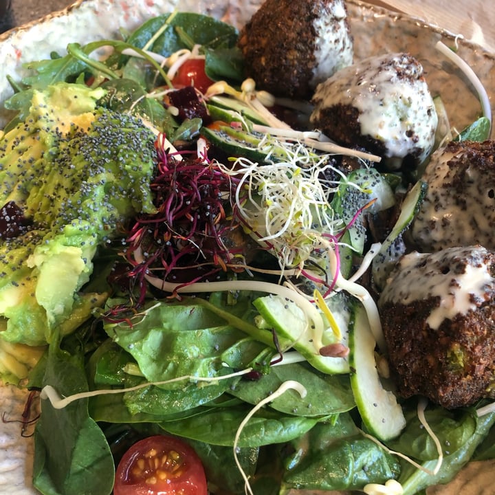 photo of Honest Greens Serrano Avocado Supergreen con Falafel shared by @beiwatch on  09 Oct 2021 - review