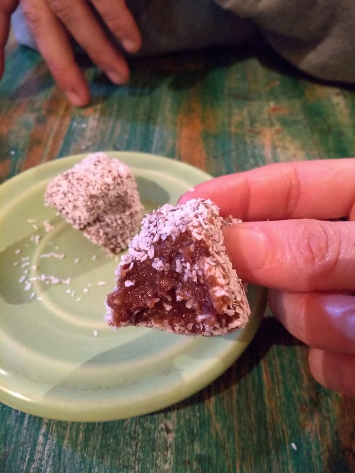 photo of La Compostera Trufas de dátiles y coco shared by @beca on  03 Aug 2019 - review