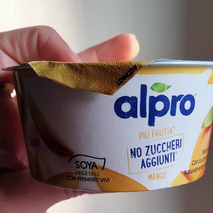 photo of Alpro Mango Yogurt (No Added Sugars) shared by @naturalmentearia on  23 Mar 2022 - review