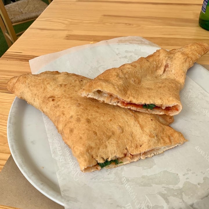 photo of Oliva Vincenzo Pizza fritta Marinara shared by @adele91m on  24 Apr 2022 - review