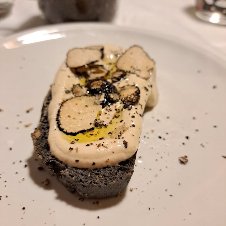 photo of La Colubrina Bruschetta Cacio E Pepe Vegan Con Scaglie Di Tartufo shared by @sabryfor on  20 Jun 2022 - review