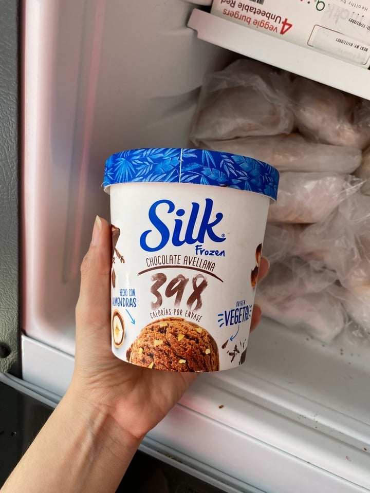 photo of Silk Silk Frozen Chocolate Avellana shared by @mirirr on  26 Mar 2020 - review