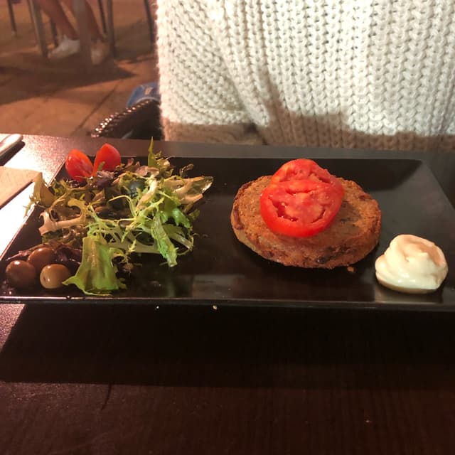 「Hamburguesa mediterrània」の料理の写真