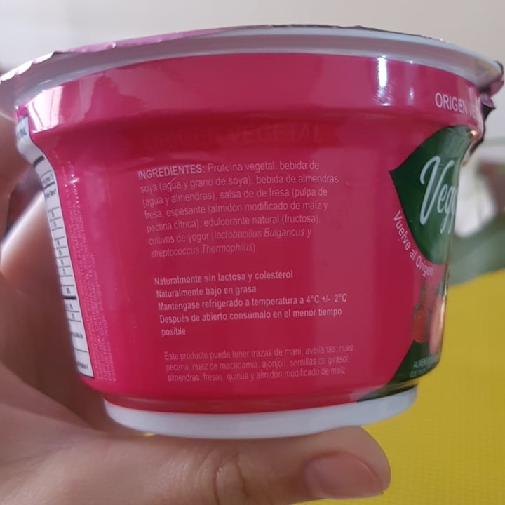 photo of Veggin Yogurt griego de fresa shared by @catacc on  08 Jul 2021 - review