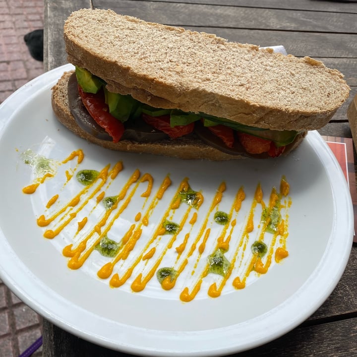 review photo of Blossom San Isidro Sándwich de vegetales shared by @veg4nesa on 05 Feb 2022 - review