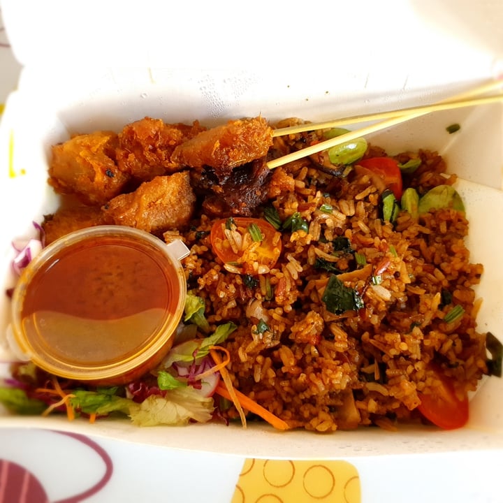 photo of Flavours by Saute Fried Rice Sambal Petai Nasi Goreng W Satay shared by @nhwc on  11 Aug 2021 - review