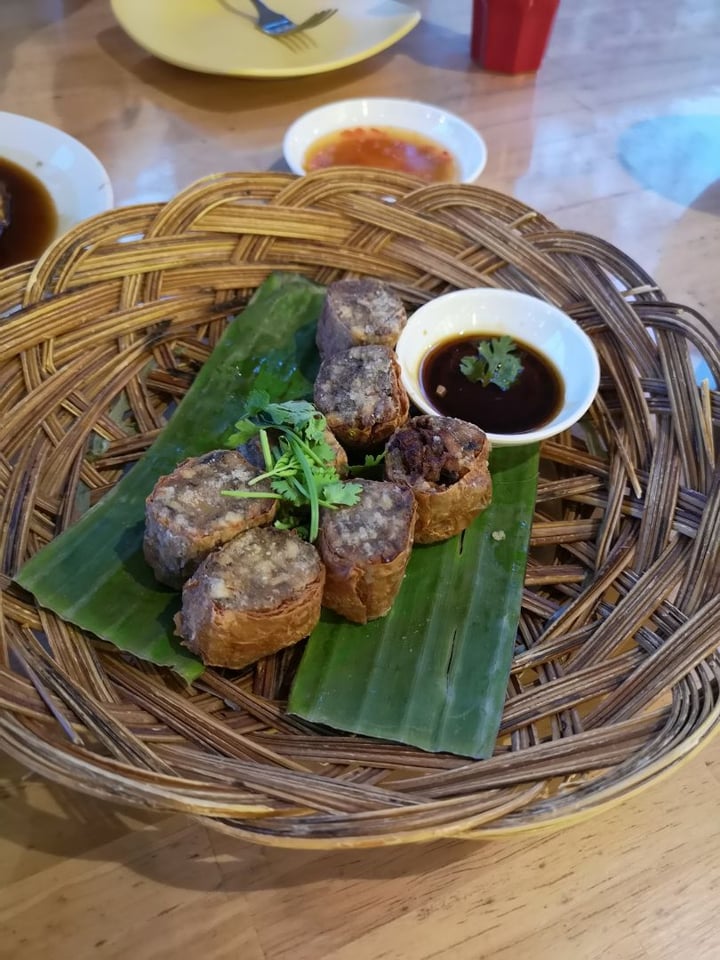 photo of Loving Hut Prawn roll shared by @calaminelotion on  01 Jun 2019 - review