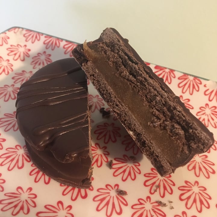 review photo of Disidente Pastelería Vegana Alfajor Dulce de Leche y Chocolate shared by @ceci-lulu on 12 Sep 2020 - review