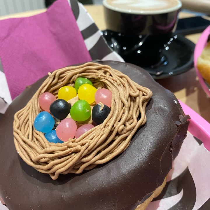 photo of Boneshaker Doughnuts Easter basket (chocolate butter cream & jelly beans) shared by @virgisofi on  04 Apr 2022 - review