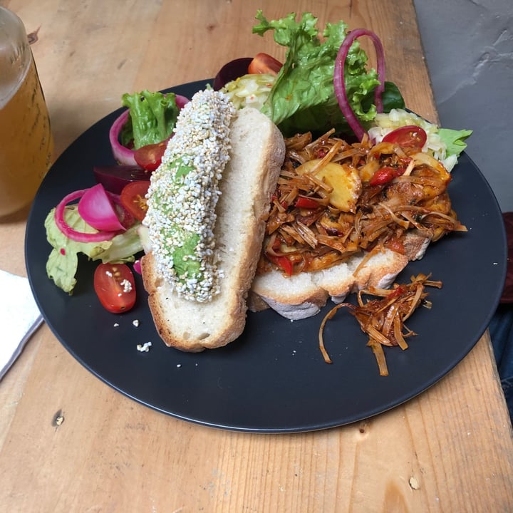 photo of Café Libre Jack fruit sandwich shared by @ivanjimenes on  20 Jun 2020 - review