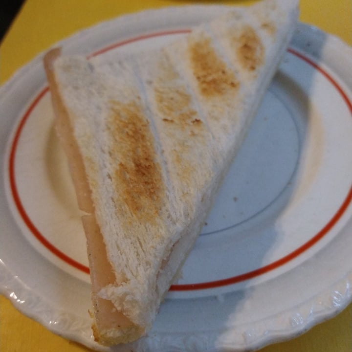 review photo of La Vegana Cantina Sánguche de miga de jamón y queso shared by @ariantimo on 12 Apr 2021 - review