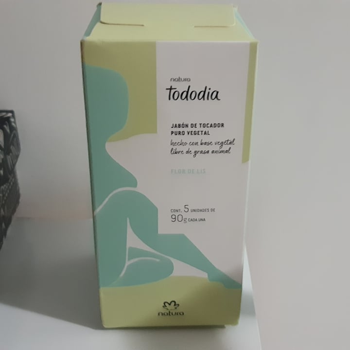 review photo of Natura Sabonete em barra puro vegetal flor de lis shared by @crfarias on 11 May 2022 - review
