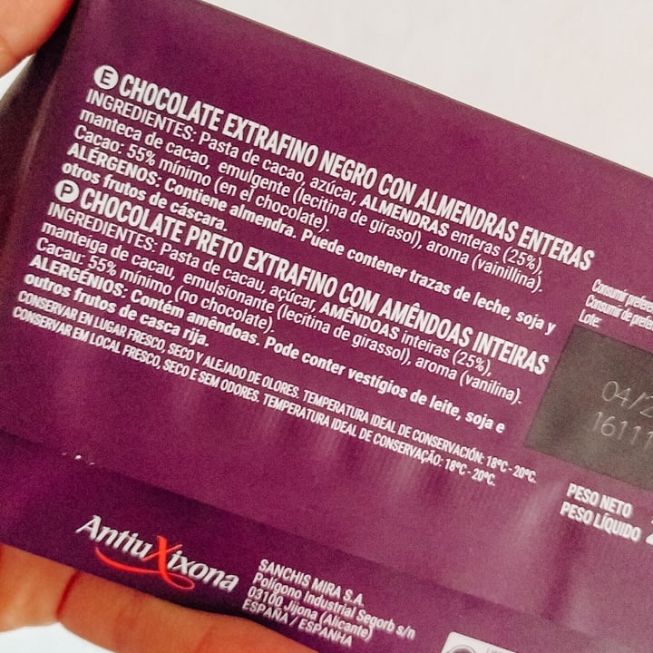 review photo of Hacendado Chocolate extrafino negro con almendras enteras shared by @veganhumanok on 27 Aug 2021 - review