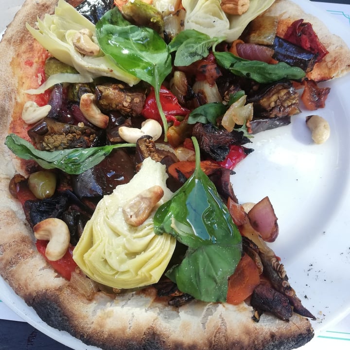 photo of Dandy Saavedra Pizza vegana shared by @agostinamarconi on  14 Mar 2022 - review