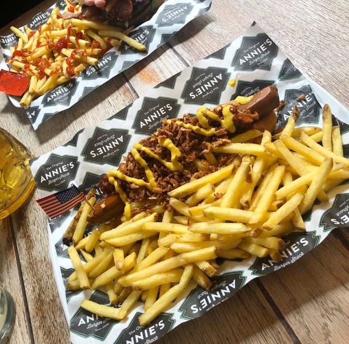 review photo of Annie's Burger Shack Vegan Stanley dog shared by @elliskate on 01 Apr 2020 - review