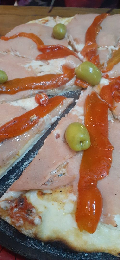 photo of Pizza Who? Empanadas and Pizzas Premium Pizza De Jamon Y Morrones shared by @tales on  18 Jan 2020 - review