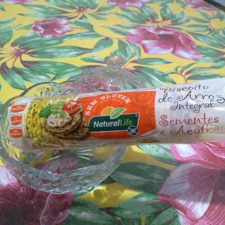 photo of NaturalLife Biscoito de Arroz Integral Sementes e Açafrão shared by @kellyhelena on  31 May 2022 - review