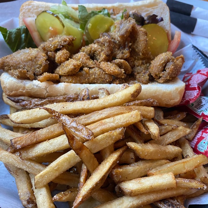 photo of Pig Minds Brewing Co. Oyster Mushroom Po’boy shared by @ben42 on  12 May 2021 - review