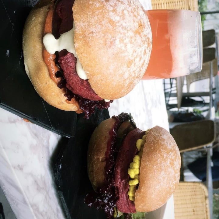 photo of Makeout Colombia Hamburguesa Vegan Burguer Máster shared by @lauraesr on  09 Feb 2021 - review
