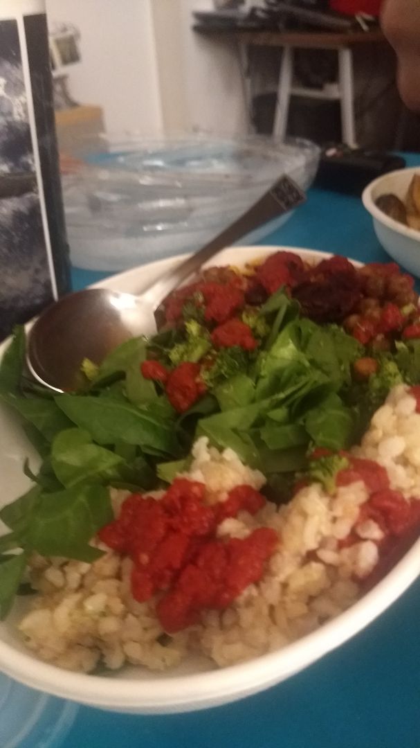 photo of Estilo Veggie Ensalada de quinoa tomates y verdes shared by @latanazang on  03 Aug 2019 - review