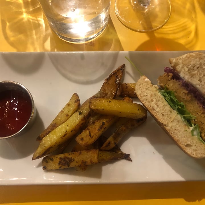photo of Interno TRE Burger Con Patate shared by @eli01 on  19 Jun 2022 - review