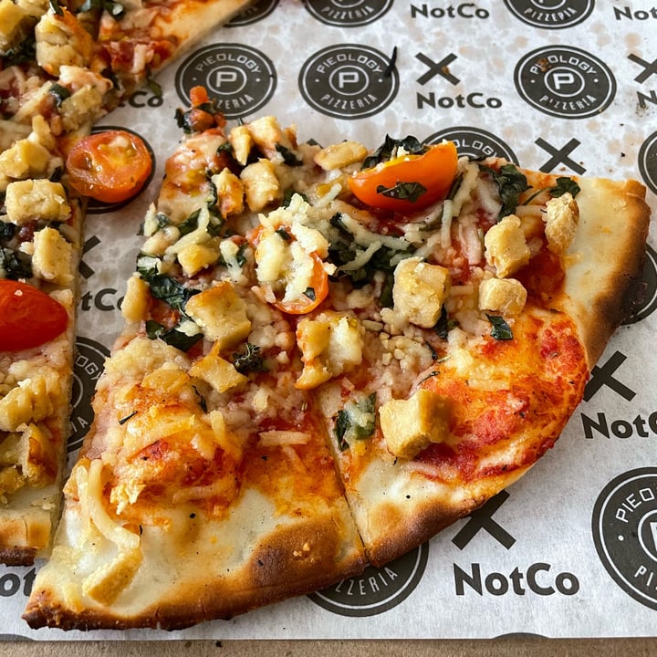 review photo of Pieology not chicken pizza shared by @yaremi on 16 May 2022 - review