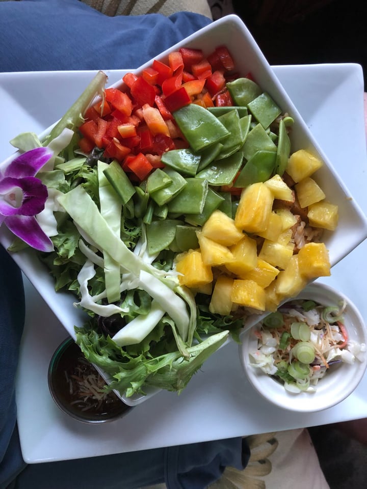 photo of The Tilted Tiki Tropical Tofu Poke Bowl shared by @elizabeth on  09 Jun 2019 - review