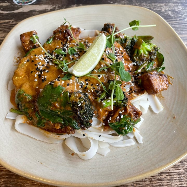review photo of The Coup Satay Bowl shared by @livintheveganlife on 18 Apr 2022 - review