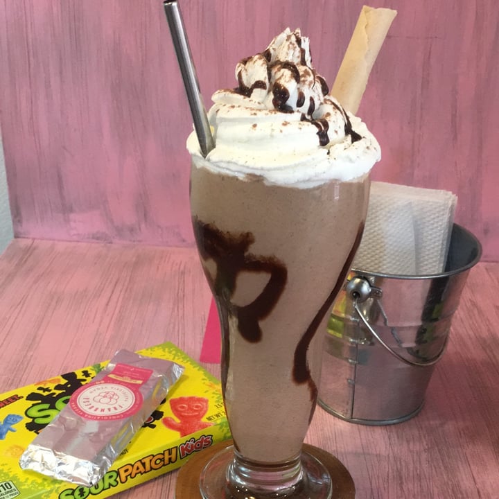 review photo of Frambuesa Pastelería Vegan Malteada shared by @veganliz on 02 Oct 2021 - review