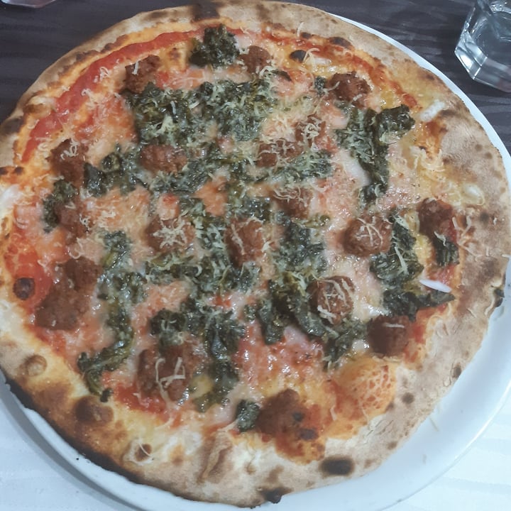 photo of Trinacria Pizzeria pizza salsiccia e friarielli shared by @noemicrimson on  17 Sep 2022 - review