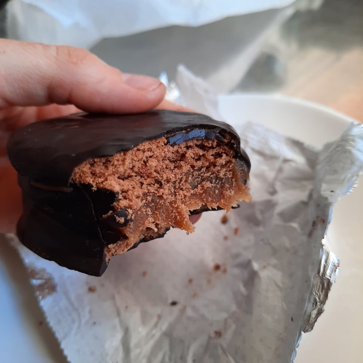 photo of Felices Las Vacas Alfajor Negro shared by @piia on  24 Aug 2020 - review