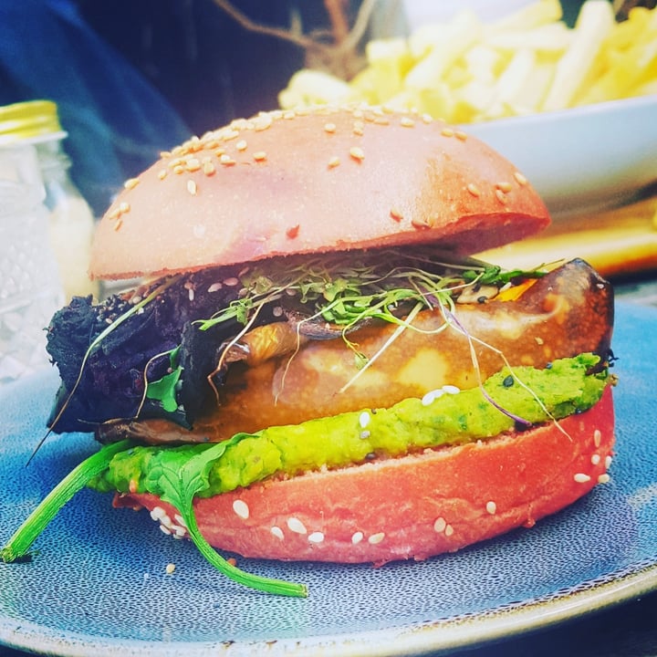 photo of Little Lucky Cafe Veggie Burger shared by @vegan-vixen on  12 May 2020 - review