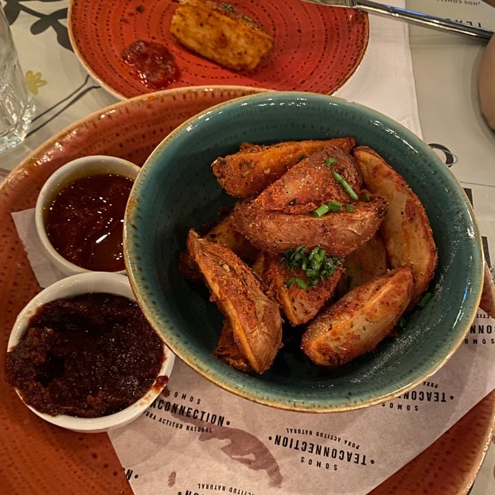 photo of Tea Connection papas bravas shared by @1wandadeluca on  12 Jan 2022 - review