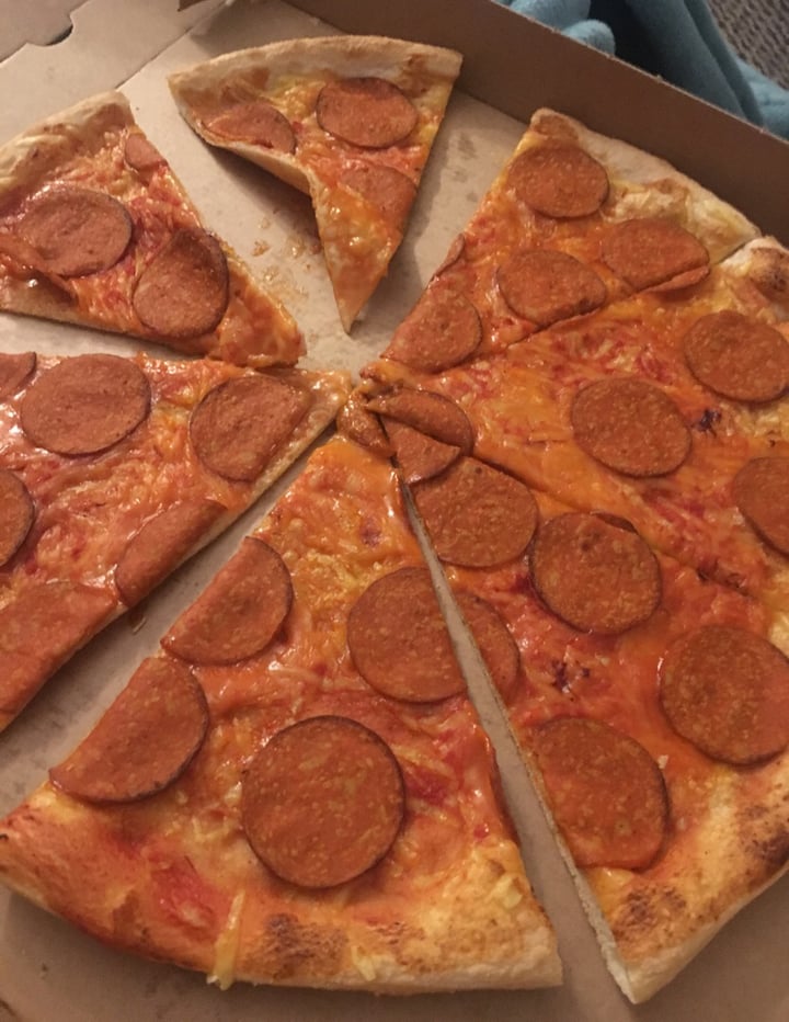 photo of Pizza Hut Restaurants Vegan Pepperphoni Pizza shared by @meganlindsay on  25 Jan 2020 - review