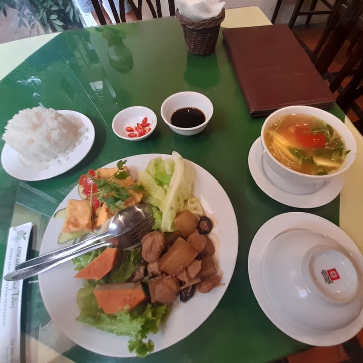 review photo of Nhà Hàng Cơm Chay Nàng Tấm Sauted mustard green, fried tofu, cinammon pate, sauted 'chicken', soup and rice shared by @caromartinis on 08 Apr 2022 - review