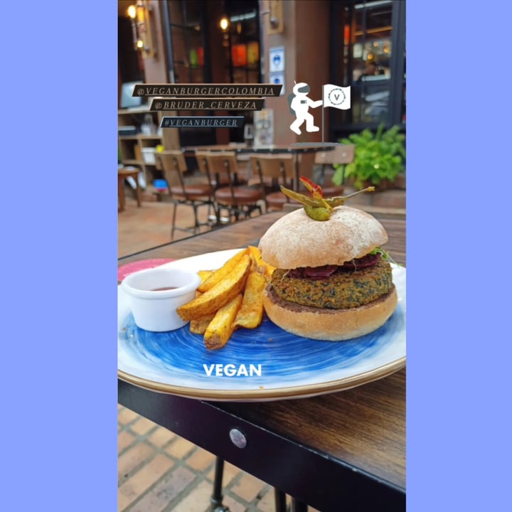 photo of MICROCERVECERIA BY BRUDER Vegan Burguer shared by @gissellearthling on  23 Mar 2022 - review
