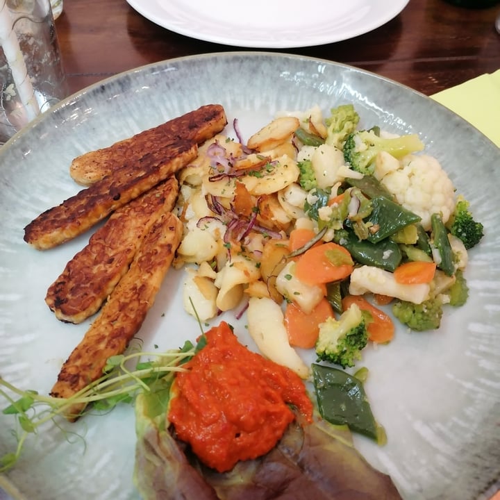 photo of Artha Tempeh in umido con verdure cotte nel wok e patate in tecia shared by @eleonorasoricaroyoga on  20 Apr 2022 - review