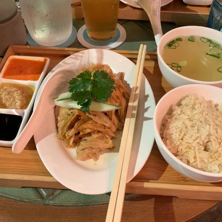photo of Privé Tiong Bahru Hainanese Chicken Rice shared by @jenniferoconnor on  15 Oct 2020 - review