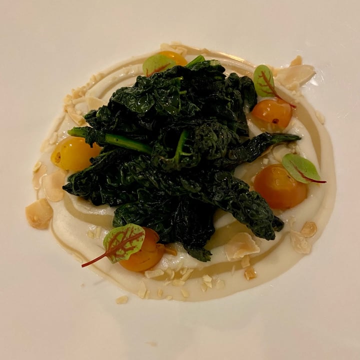 photo of Innocenti Evasioni Cavolo nero e pomodorini confit su crema di mele cotogne shared by @bosettialessandra on  10 Mar 2022 - review