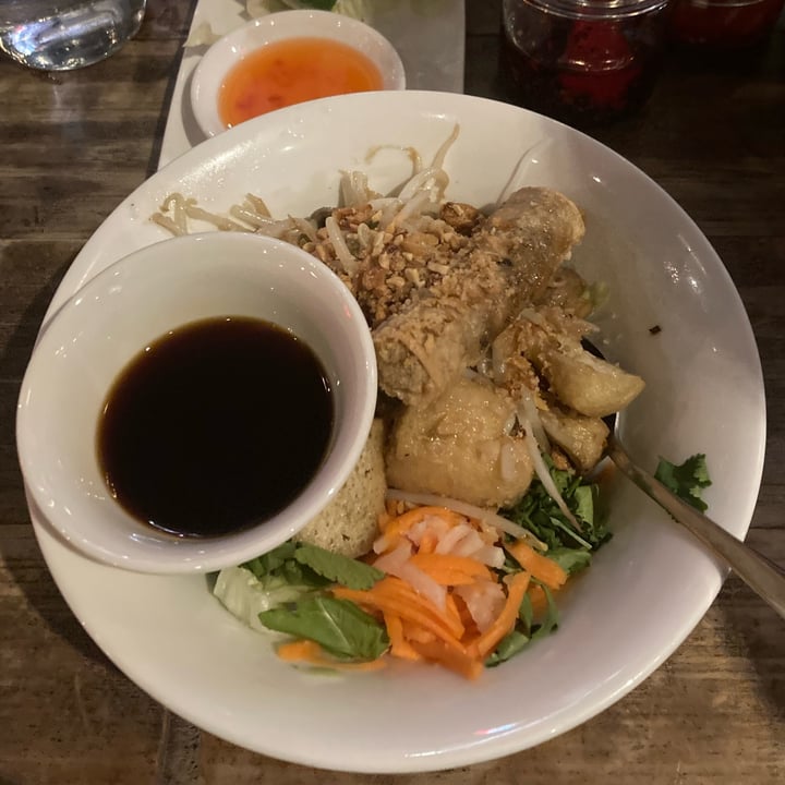 photo of Pho Vermicelli noodles: bún Veggie Spring Rolls shared by @adhellyeah on  11 Dec 2022 - review