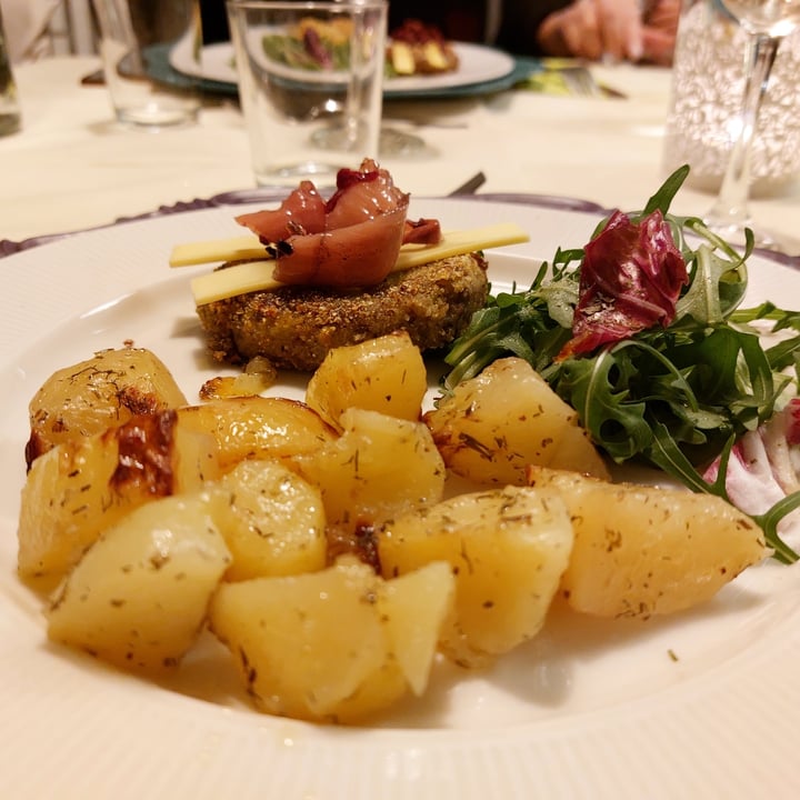 photo of B&B Locanda Degli Aromi Burger di lenticchie shared by @wandavetveg on  08 Apr 2022 - review